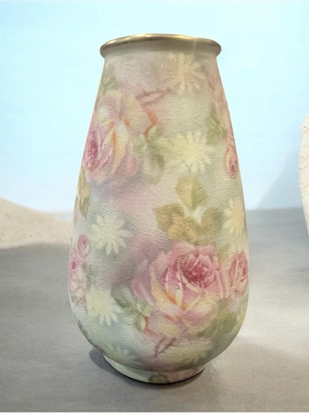 Vintage 1900 Royal Bayreuth "Rose Tapestry" porcelain vase with a Horal pattern.